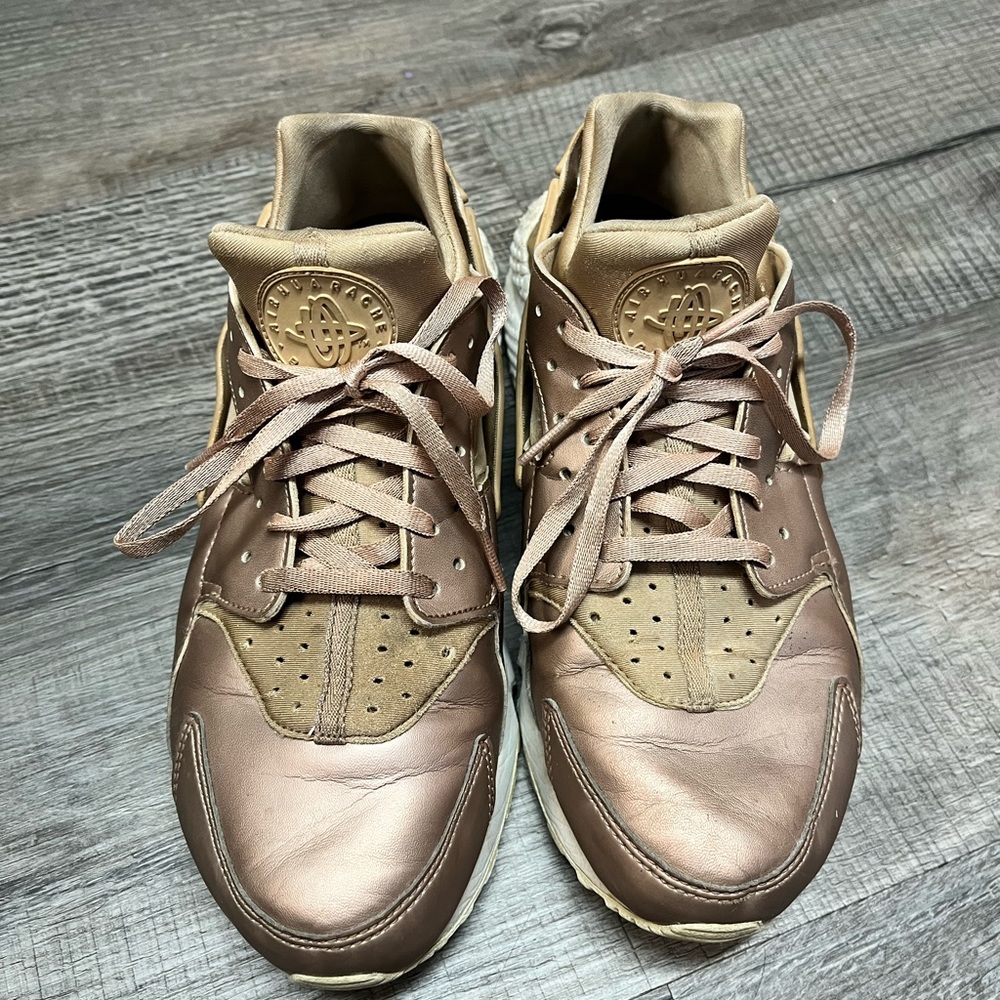 NIKE Shoes AIR HUARACHE RUN PREMIUM Women's Size 10 Rose Gold Sneaker AA0523-200